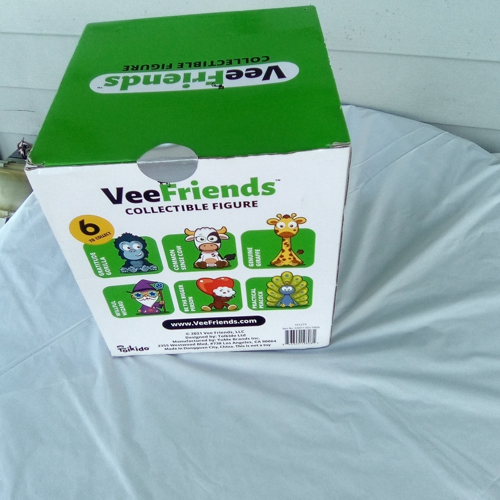 FRIENDS Practical Peacock Collectible Figure - Blue and Green - Picture 5 of 5